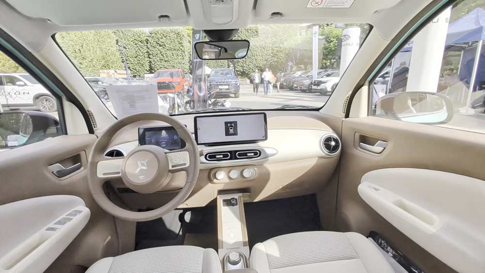 Allview 4City cabin seen from the rear seat, with the steering wheel and centre screen
