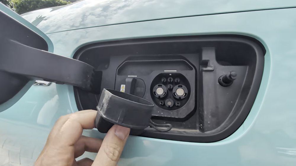 Front charging port of the Allview 4City with the flap open