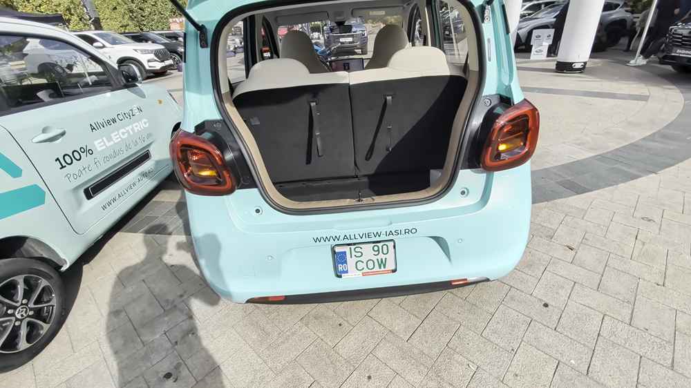 Open boot of the Allview 4City with the rear bench visible