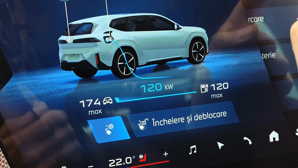 Ecranul central al BMW iX3 40 arată încărcare cu 120 kW pe stația iHunt