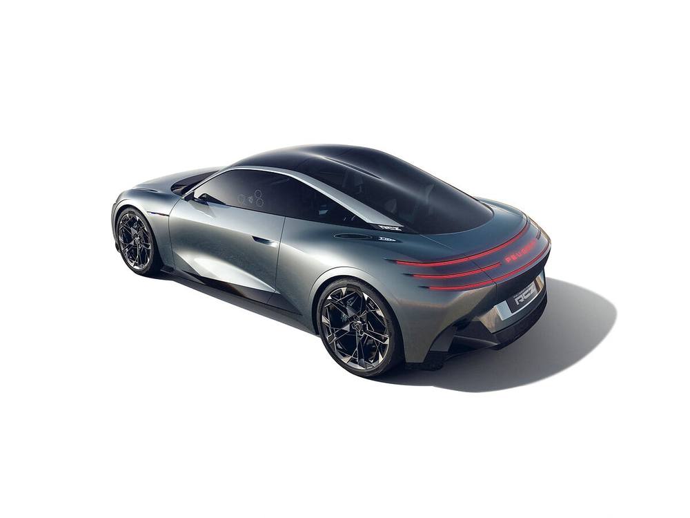 Peugeot RCZ Vision văzut din spate, cu semnătura luminoasă cu trei gheare