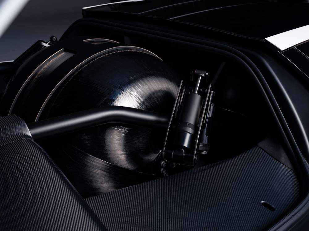 Rezervorul COPV din fibră de carbon montat în spatele scaunelor Tesla Roadster