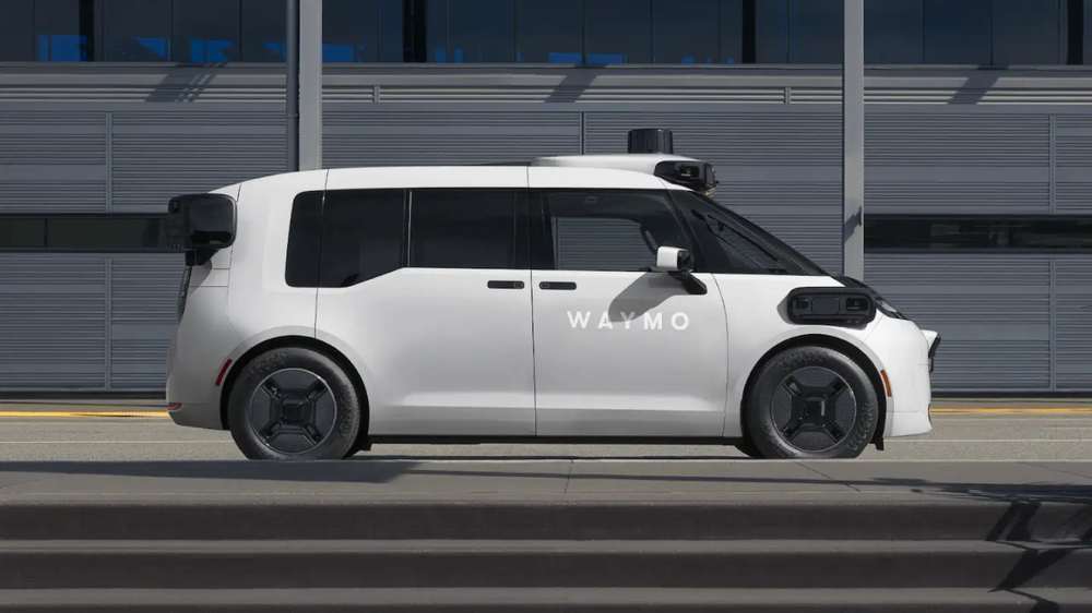 Vehicul autonom Waymo, văzut din lateral