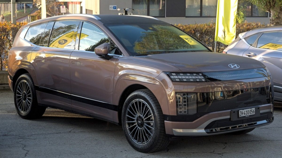 Brown metallic Hyundai IONIQ 9 on display at Auto Zürich 2025