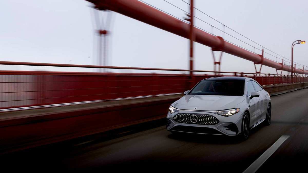 Mercedes-Benz CLA with MB.DRIVE ASSIST PRO on the Golden Gate Bridge in San Francisco